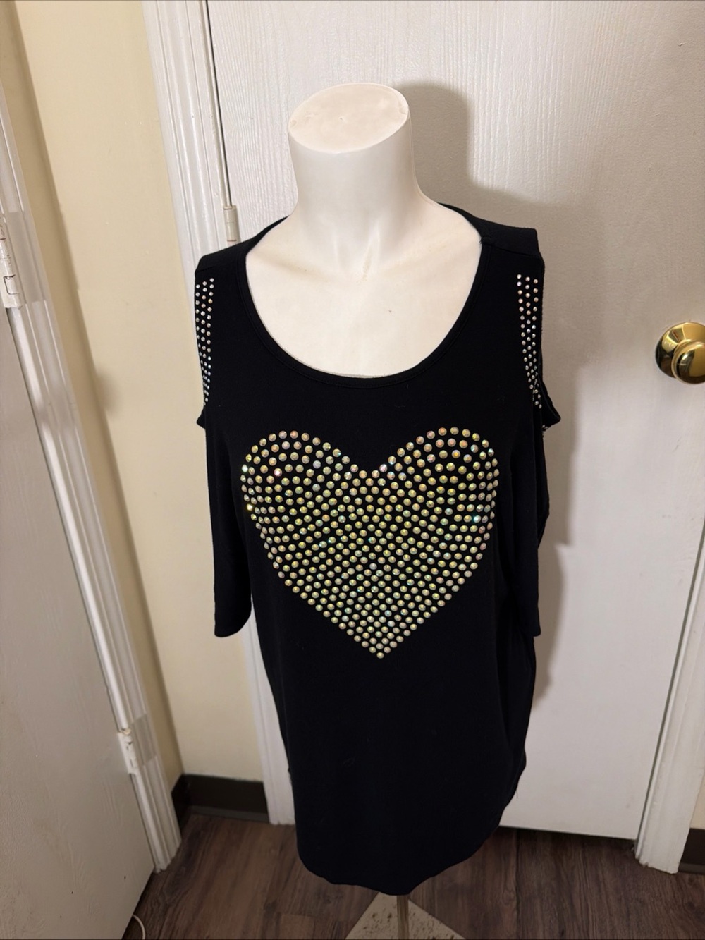 Vintage Y2K Vocal Made In USA Black Bling  Large Heart Cold Shoulders Top Sz XL